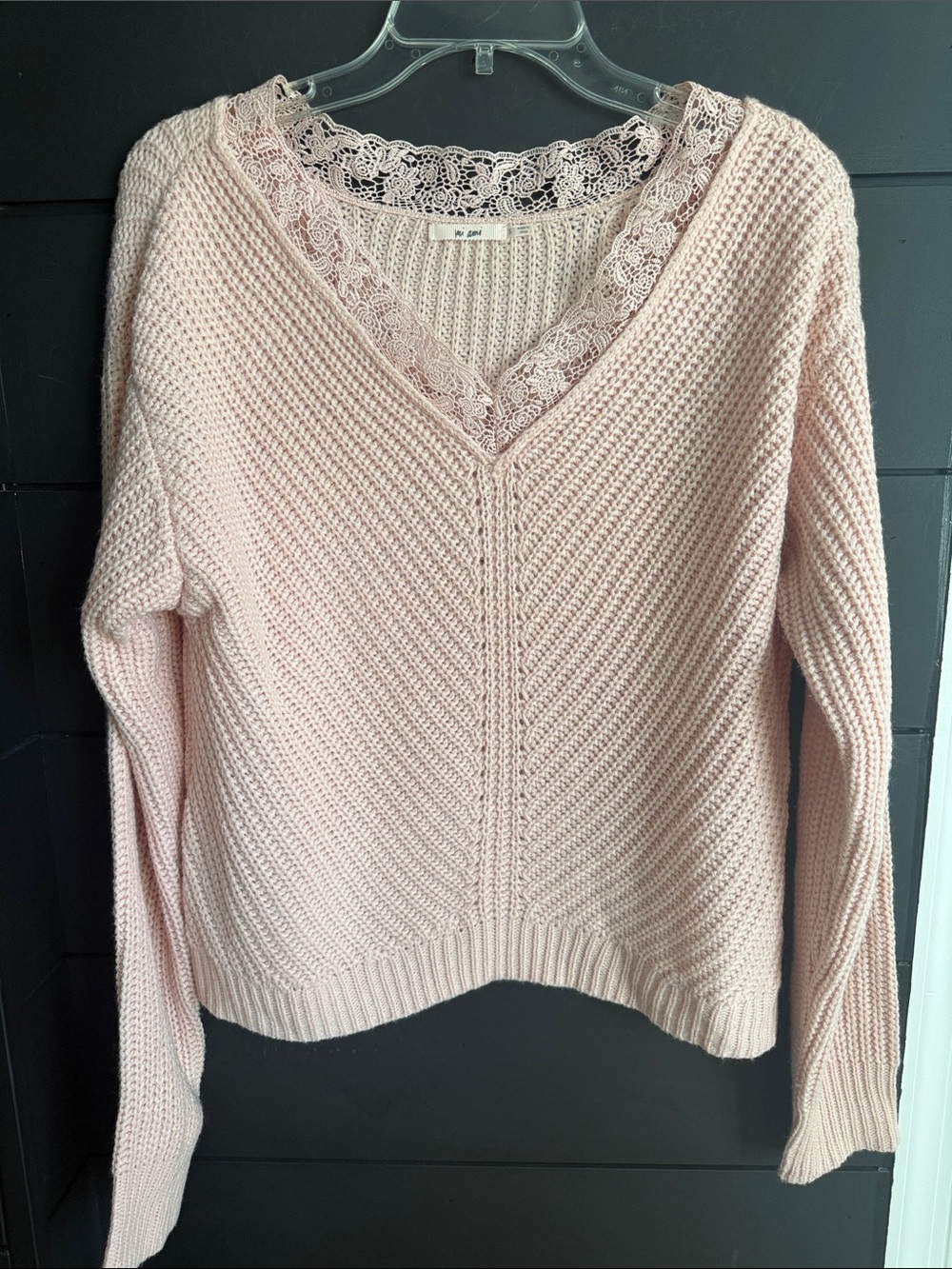Francesca's/Mi Ami Collection Lace-Trim V-Neck Sweater in Light Pink S